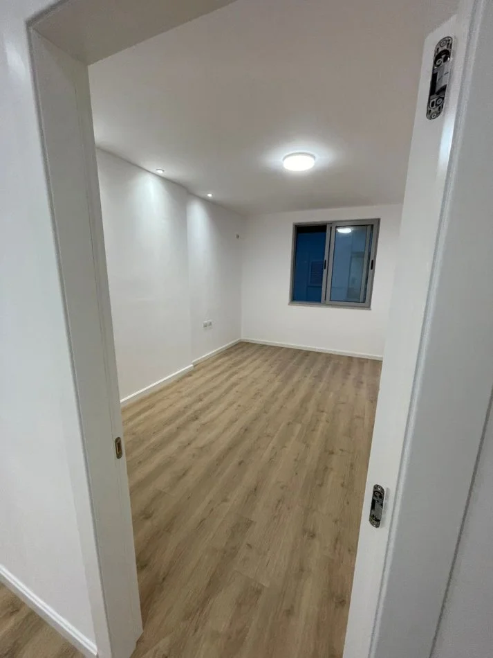 Tirane, shitet apartament 2+1+Ballkon Kati 3, 105 m² 170.000 € (Kodra e Diellit)