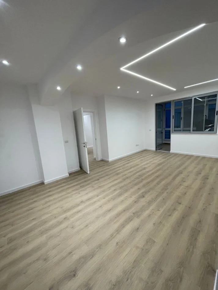 Tirane, shitet apartament 2+1+Ballkon Kati 3, 105 m² 170.000 € (Kodra e Diellit)