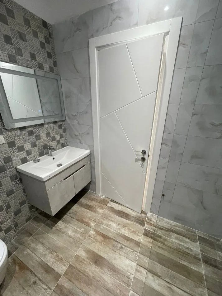 Tirane, shitet apartament 2+1+Ballkon Kati 3, 105 m² 170.000 € (Kodra e Diellit)