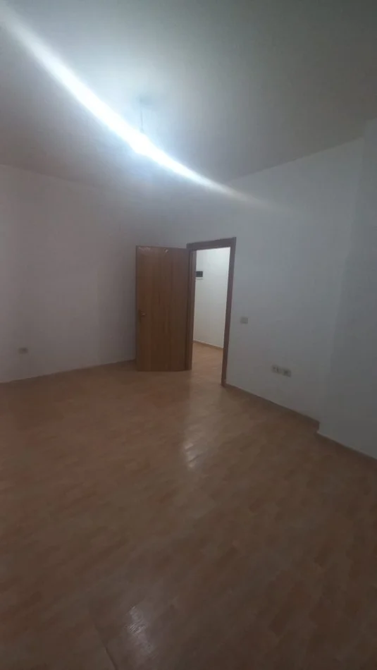Tirane, shitet apartament 3+1+Ballkon Kati 3, 132 m² 193.000 € (Kodra e Diellit)