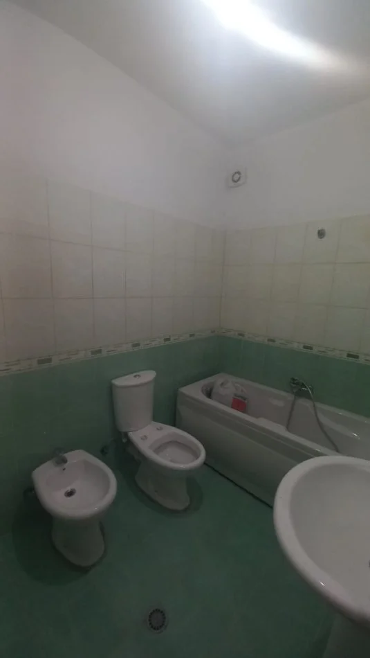 Tirane, shitet apartament 3+1+Ballkon Kati 3, 132 m² 193.000 € (Kodra e Diellit)