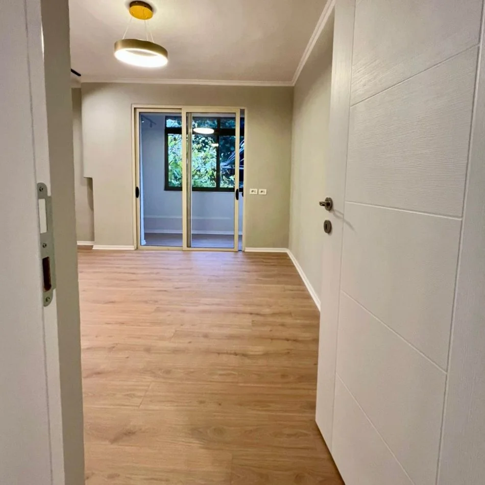 Tirane, Apartament 1+1 per shitje Kati 2, 56 m² 86.000 € (Ali Demii)