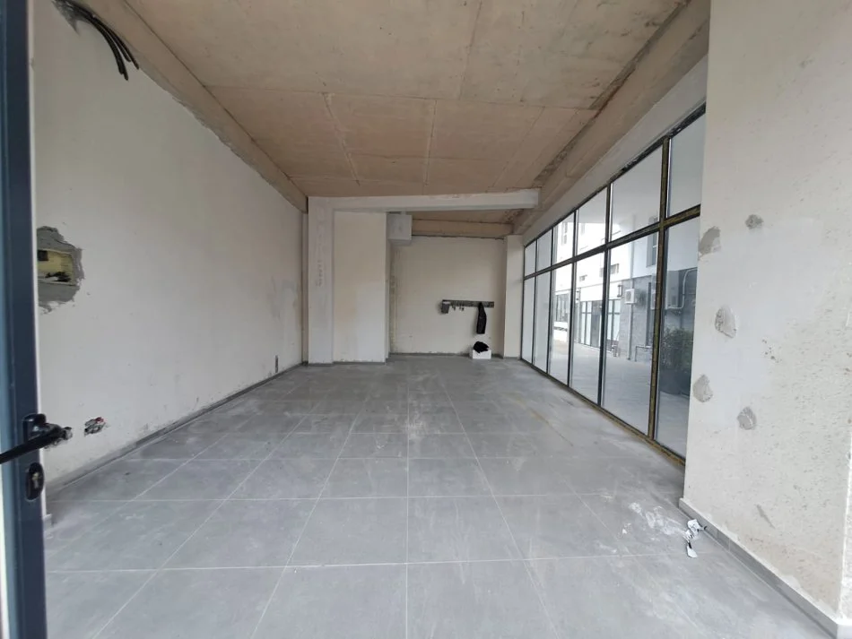 Tirane, shitet ambjent biznesi Kati 0, 56 m² 151.000 € (misto mame)