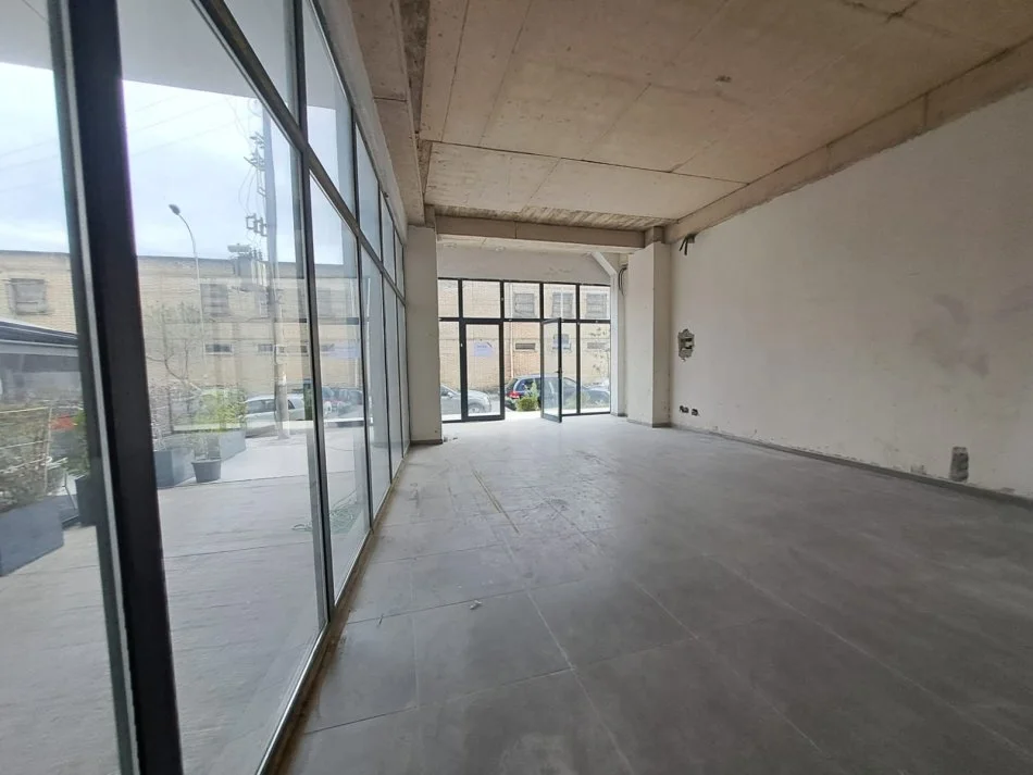 Tirane, shitet ambjent biznesi Kati 0, 56 m² 151.000 € (misto mame)