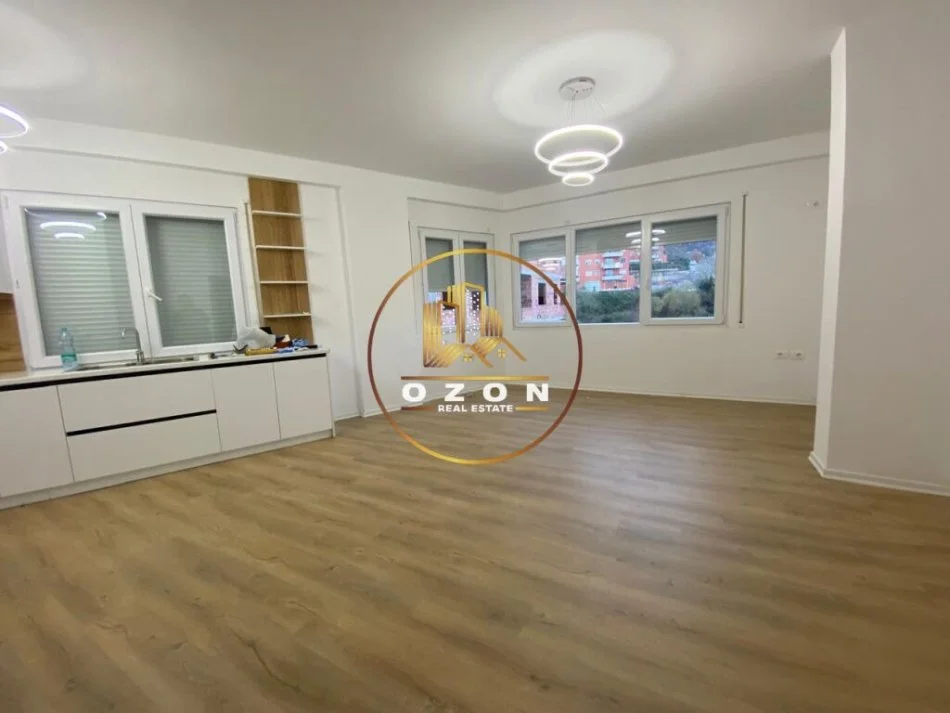 Tirane, jepet me qera apartament 2+1 Kati 4, 115 m² 500 € (Kopshti Botanik)