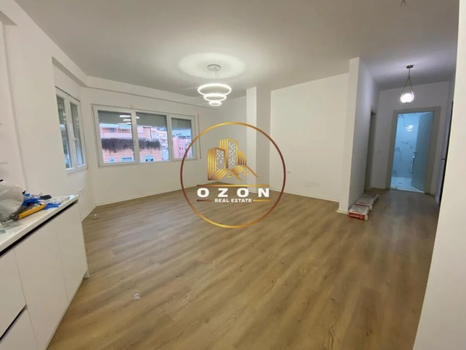 Tirane, jepet me qera apartament 2+1 Kati 4, 115 m² 500 € (Kopshti Botanik)