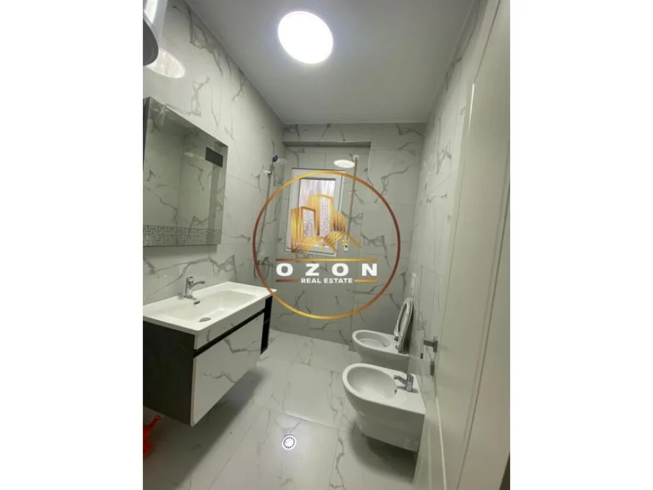 Tirane, jepet me qera apartament 2+1 Kati 4, 115 m² 500 € (Kopshti Botanik)
