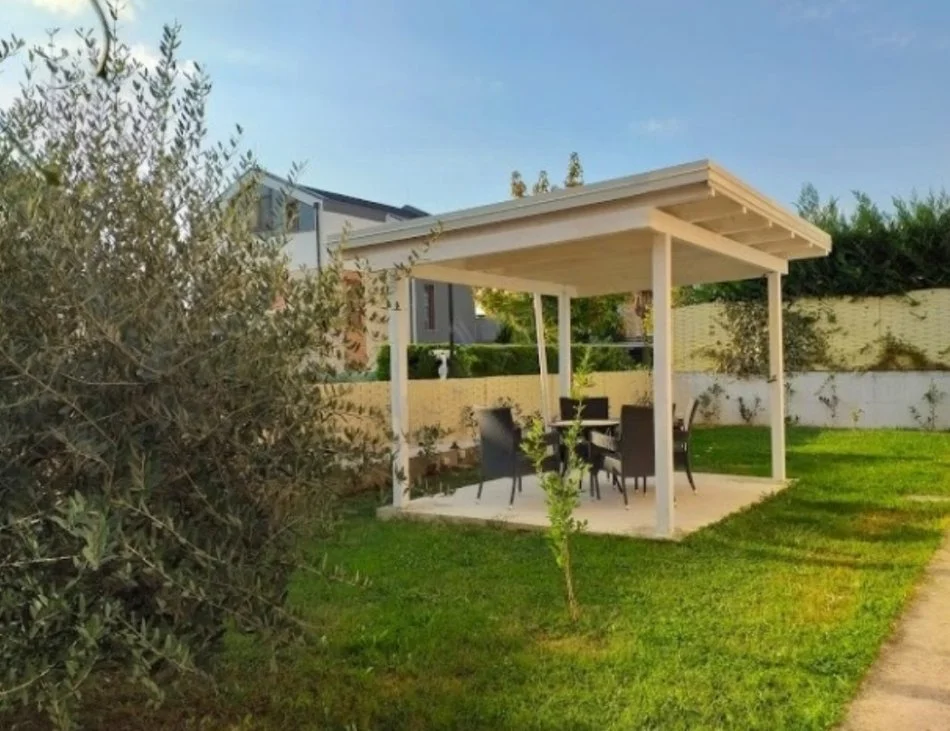 Tirane, jap me qera Vile 3 Katshe Kati 3, 270 m² 2.500 € (TEG)