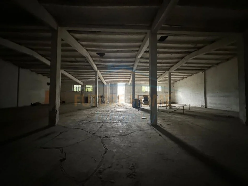 Tirane, jepet me qera magazine Kati 0, 800 m² 3.000 € (MISTO MAME)