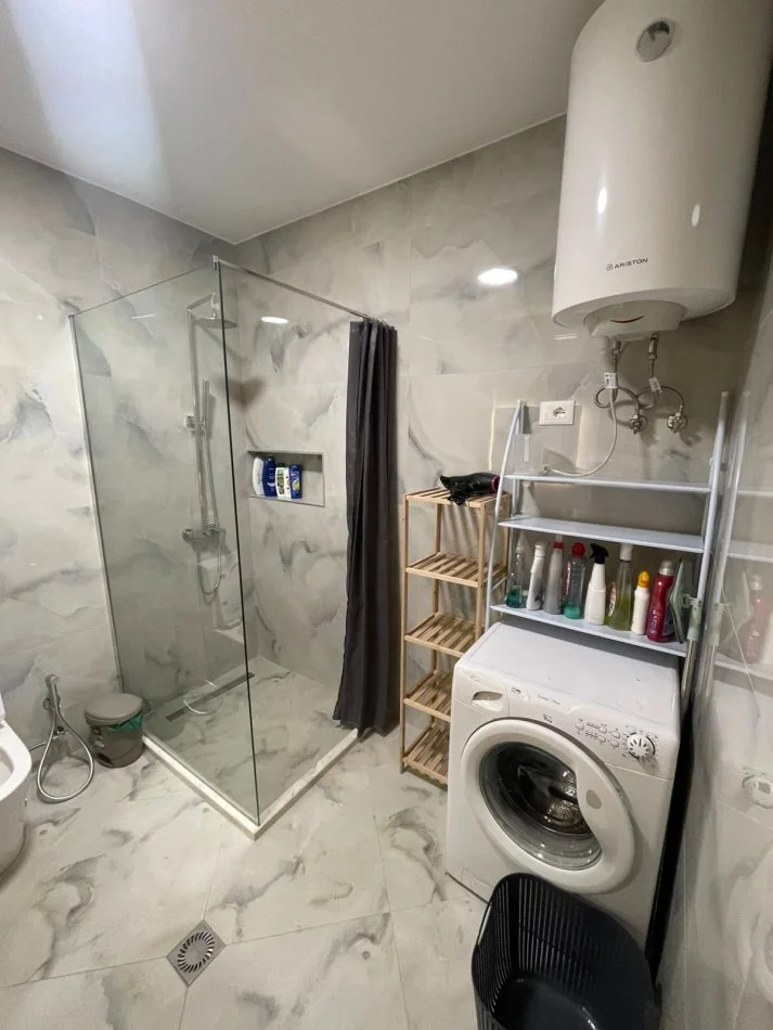 Tirane, jepet me qera apartament 2+1+Ballkon Kati 5, 98 m² 1.000 € (rr e elbasanit)