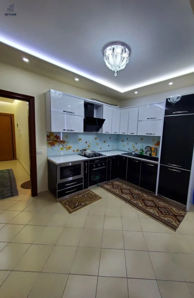 Tirane, jepet me qera apartament 2+1+Ballkon Kati 4, 600 € 