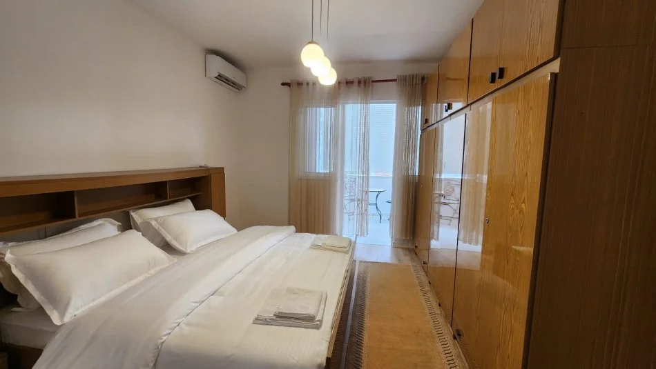 Tirane, jepet me qera apartament 2+1+Aneks+Ballkon Kati 4, 95 m² 600 € (Rruga e Durresit)