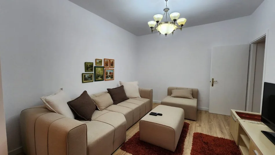 Tirane, jepet me qera apartament 2+1+Aneks+Ballkon Kati 4, 95 m² 600 € (Rruga e Durresit)