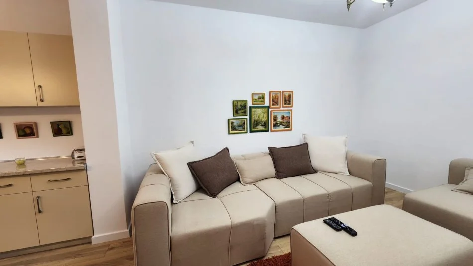 Tirane, jepet me qera apartament 2+1+Aneks+Ballkon Kati 4, 95 m² 600 € (Rruga e Durresit)