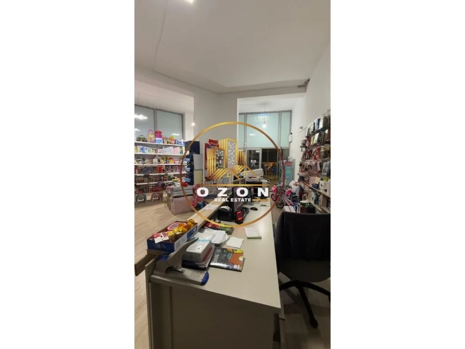 Shitet biznesi ( Kancelari ) buzë rruge , në Astir!