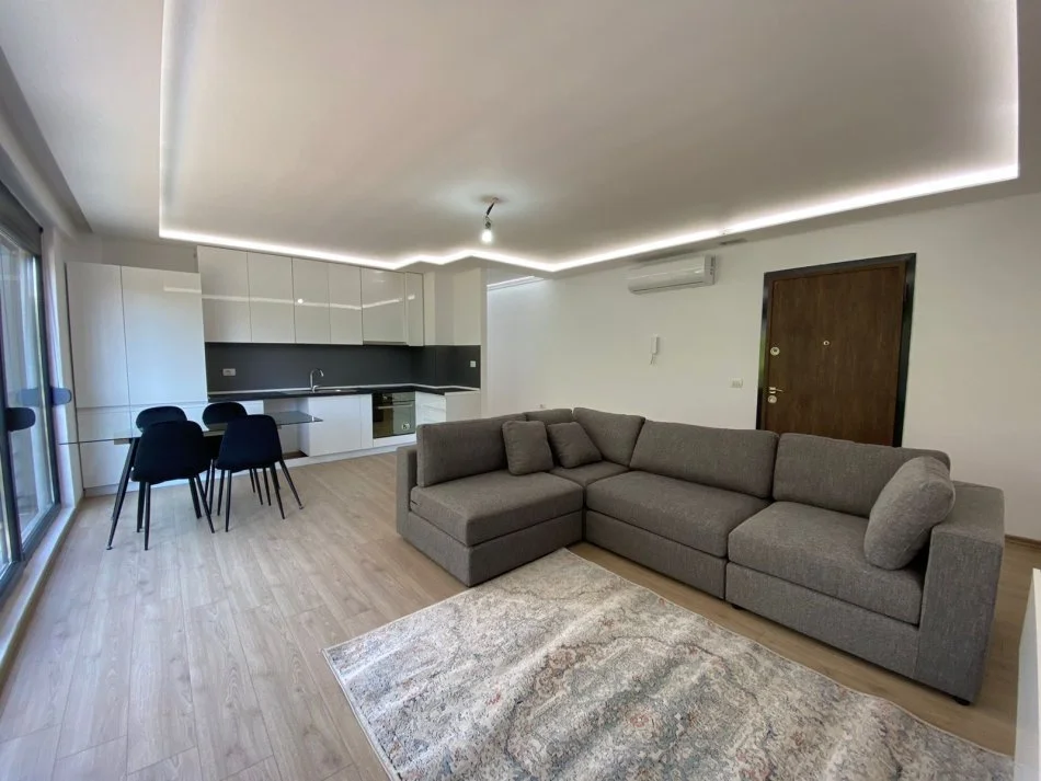 Tirane, jepet me qera apartament 2+1+Ballkon Kati 4, 110 m² 850 € (PAZARI RI)