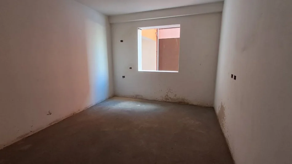 Tirane, shitet apartament 1+1+Ballkon Kati 3, 70 m² 91.000 € (Prane Fabrikes mjellit)
