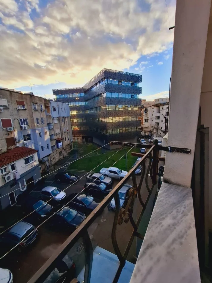 Durres, jepet me qera apartament 1+1 Kati 4, 85 m² 400 € (Qender, Durres)