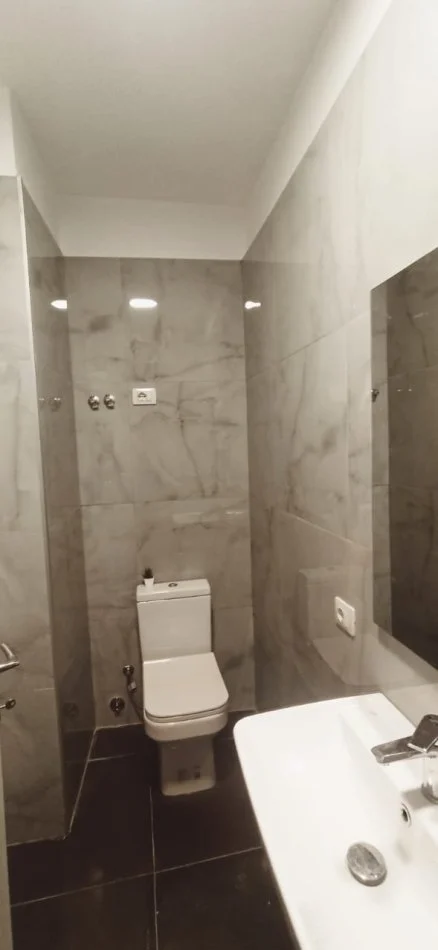 SHITET: Garsoniere 100% E Re / E Pabanuar Me Pare (36m2) 📍 Perballe Kristal Center - Komuna | Investim Premium ****  82.000€