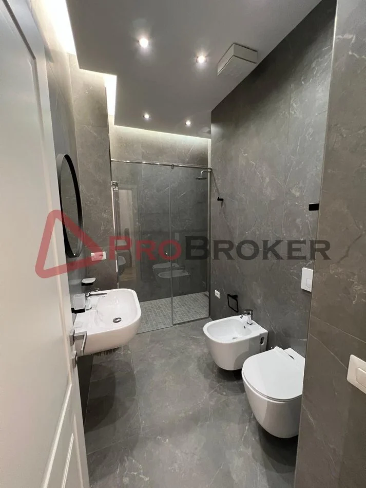 Tirane, jepet me qera apartament 2+1+Ballkon Kati 2, 143 m² 1.800 € (Joy Residence)