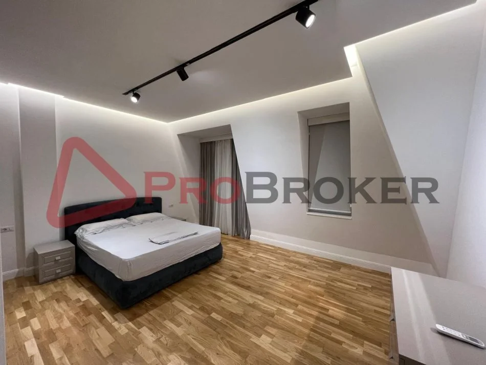 Tirane, jepet me qera apartament 2+1+Ballkon Kati 2, 143 m² 1.800 € (Joy Residence)