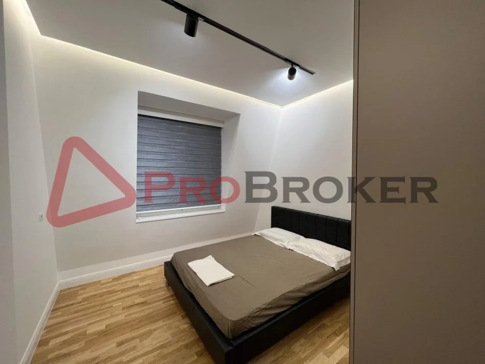 Tirane, jepet me qera apartament 2+1+Ballkon Kati 2, 143 m² 1.800 € (Joy Residence)