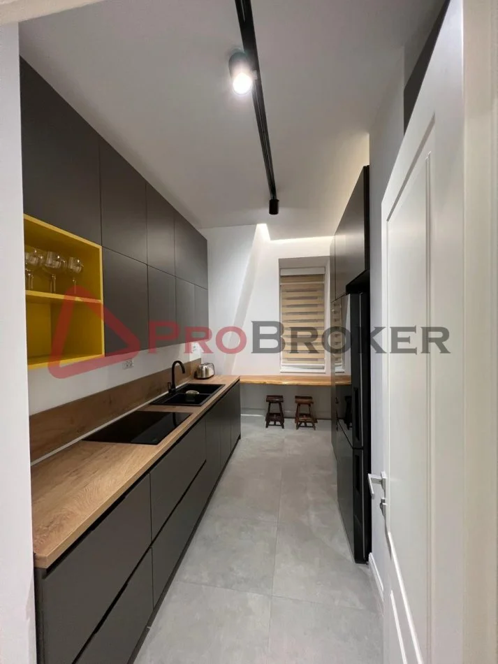 Tirane, jepet me qera apartament 2+1+Ballkon Kati 2, 143 m² 1.800 € (Joy Residence)