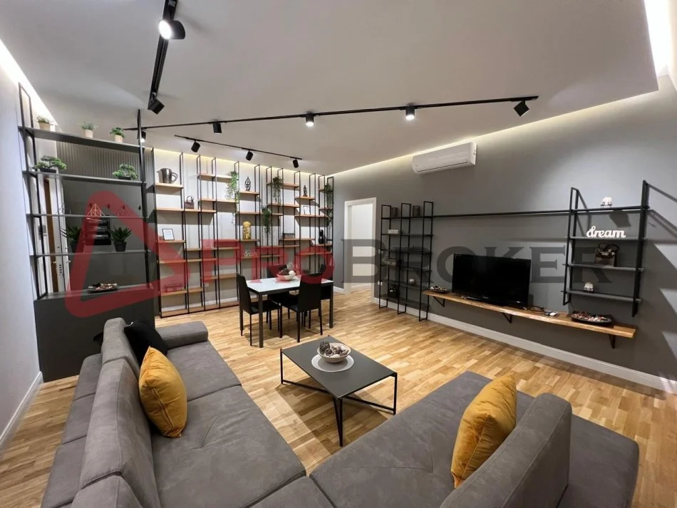 Tirane, jepet me qera apartament 2+1+Ballkon Kati 2, 143 m² 1.800 € (Joy Residence)