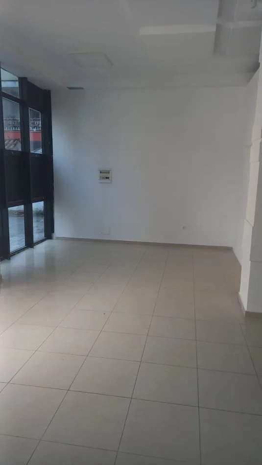 Tirane, jepet me qera ambjent biznesi Kati 0, 112 m² 840 € (Brryli)