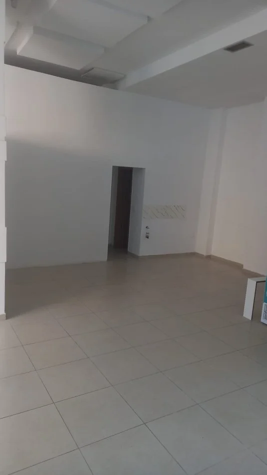 Tirane, jepet me qera ambjent biznesi Kati 0, 112 m² 840 € (Brryli)