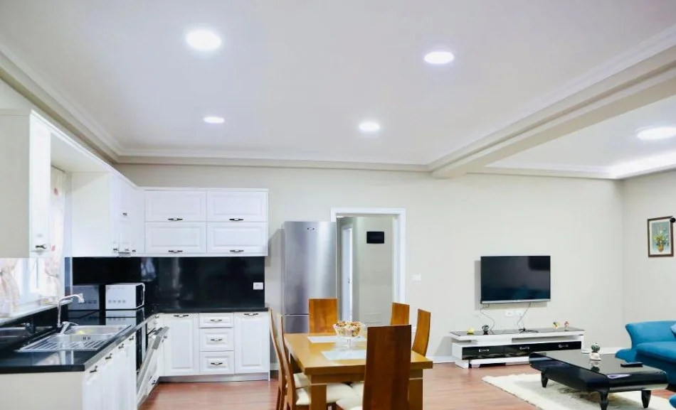 Tirane, jepet me qera apartament 3+1 Kati 2, 140 m² 800 € (Kompleksi Dinamo)