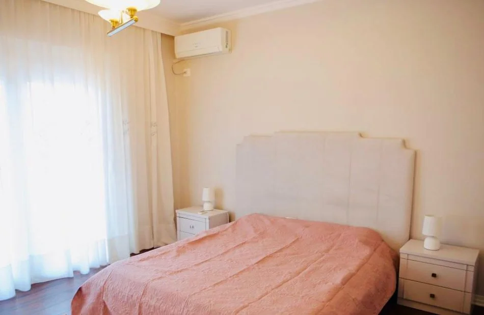 Tirane, jepet me qera apartament 3+1 Kati 2, 140 m² 800 € (Kompleksi Dinamo)