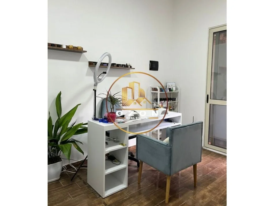 Ambient biznesi për qira në Qendër, përballë Parlamentit!