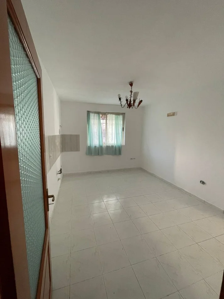 Durres, shitet apartament 4+1 Kati 0, 100 m² 110.000 € (Shkolla Qemal Mici)