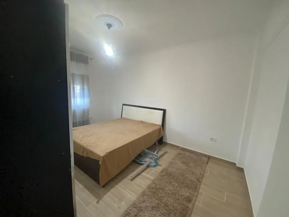 Durres, jepet me qera apartament 2+1 Kati 3, 80 m² 350 € (Shkolla 2 Gjelat)