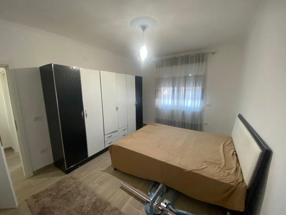 Durres, jepet me qera apartament 2+1 Kati 3, 80 m² 350 € (Shkolla 2 Gjelat)