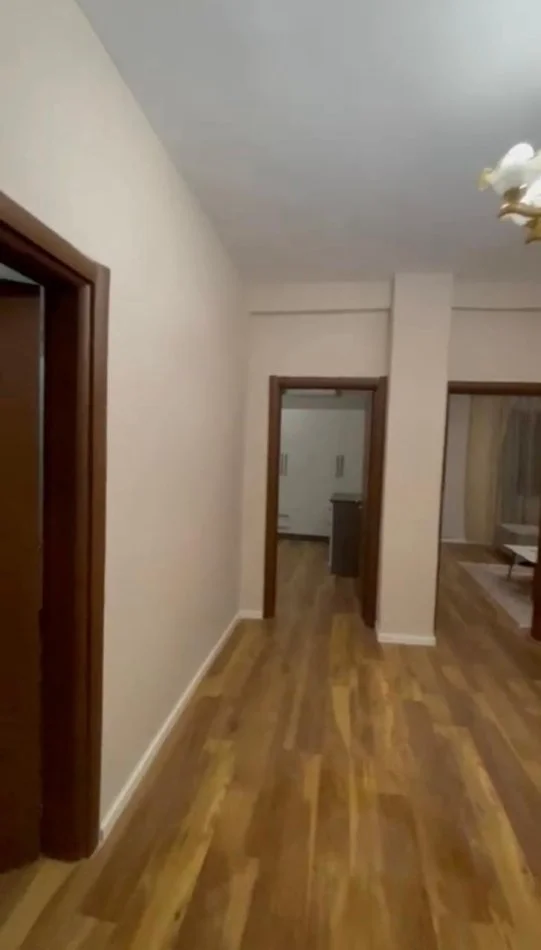 Tirane, jepet me qera apartament 2+1+Ballkon , 103 m² 800 € (Myslym Shyri)