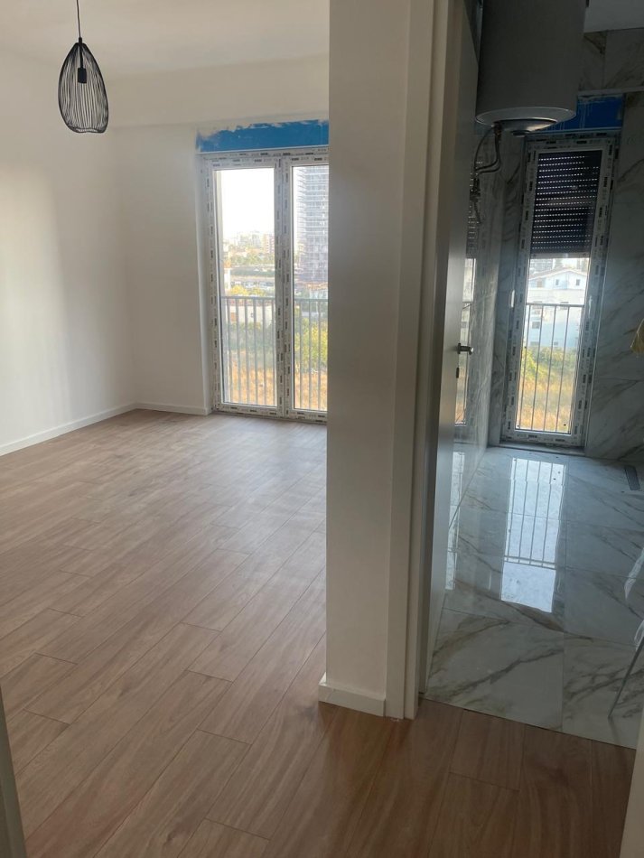 Tirane, jepet me qera apartament 3+1 , 110 m² 550 € (BULEVARDI I RI)