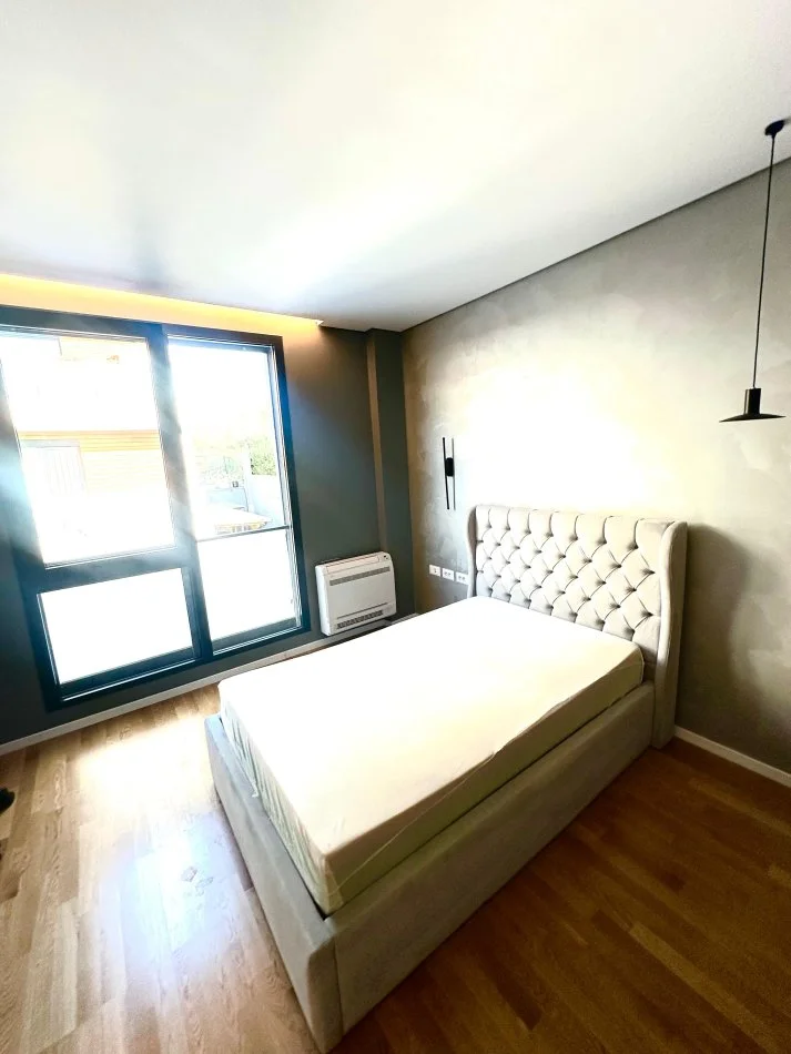 Tirane, jepet me qera apartament 3+1+Aneks+Ballkon Kati 3, 152 m² 2.300 € (TEG)