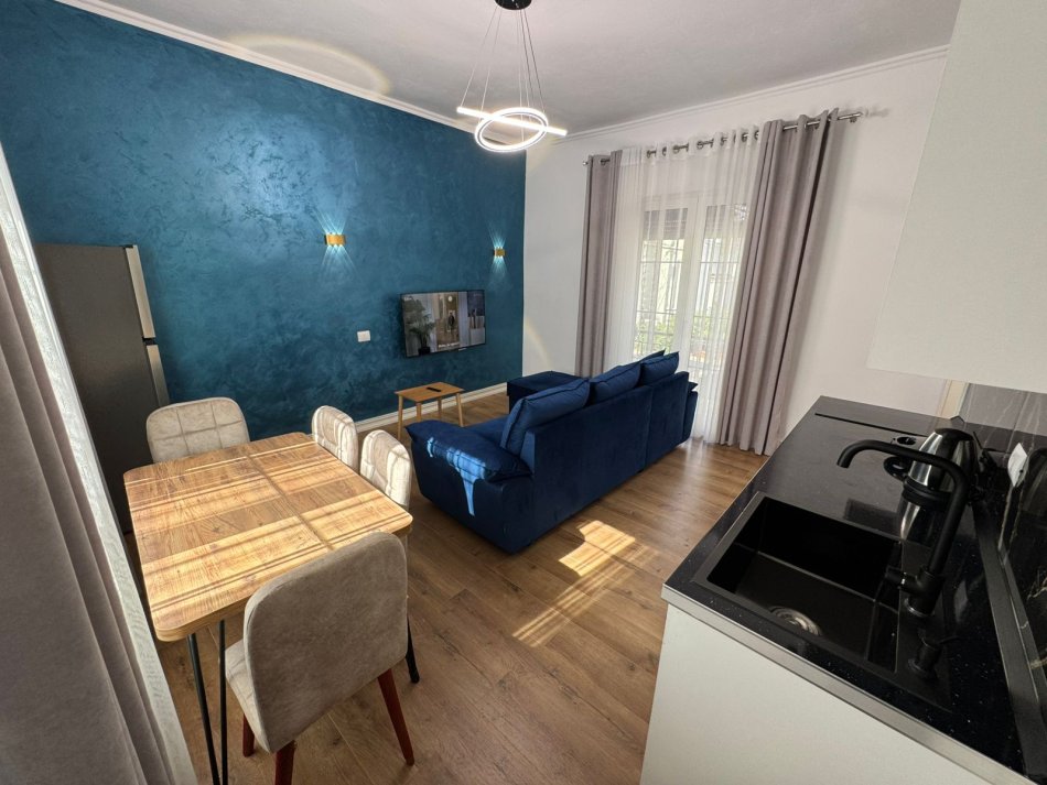 Tirane, jepet me qera apartament 1+1 Kati 2, 55 m² 750 € (Tefta Tashko Koco)