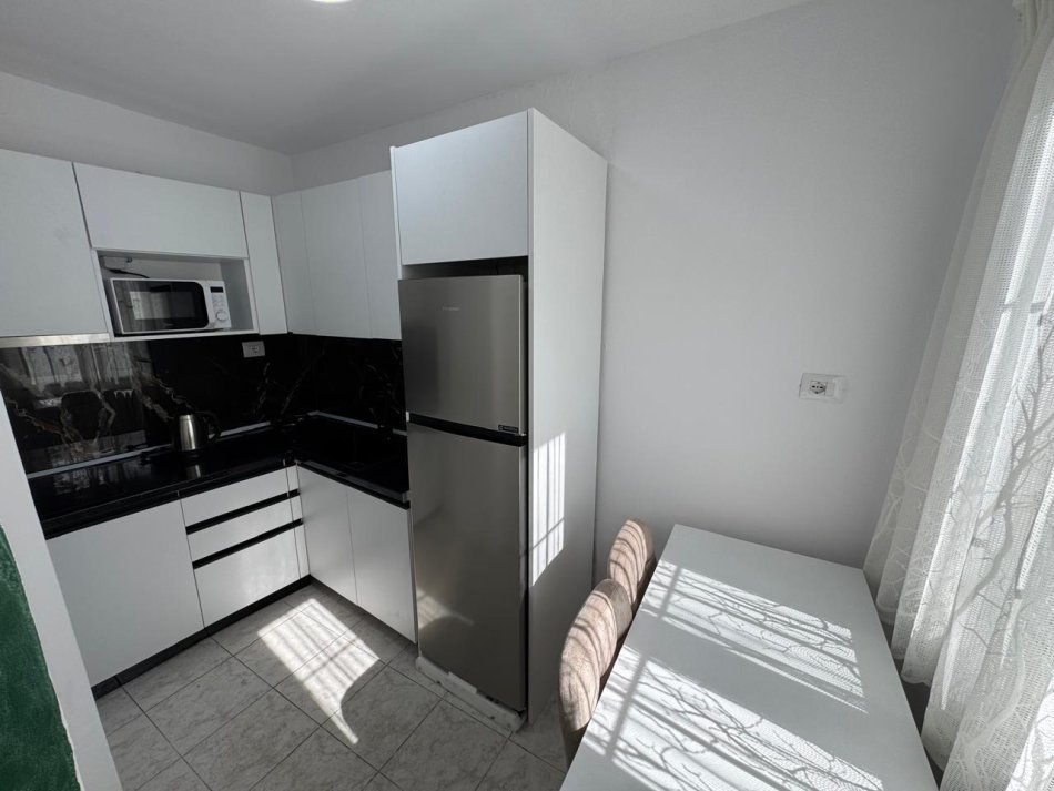 Tirane, jap me qera 1+1 Kati 2, 45 m² 550 € (Tefta Tashko Koco)