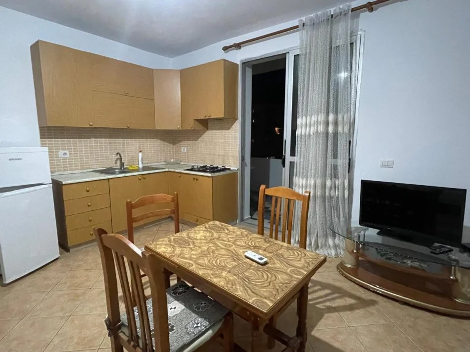 Vlore, jepet me qera apartament 1+1 Kati 8, 70 m² 250 € (Skele afer "Rosman Lala")