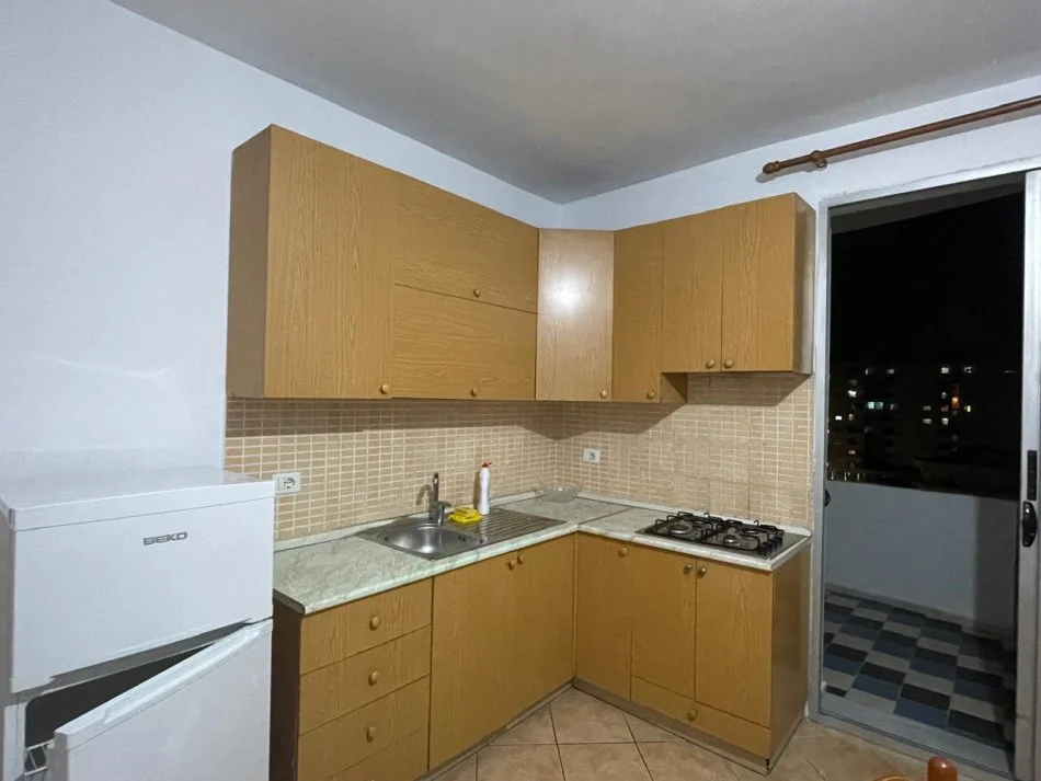 Vlore, jepet me qera apartament 1+1 Kati 8, 70 m² 250 € (Skele afer "Rosman Lala")