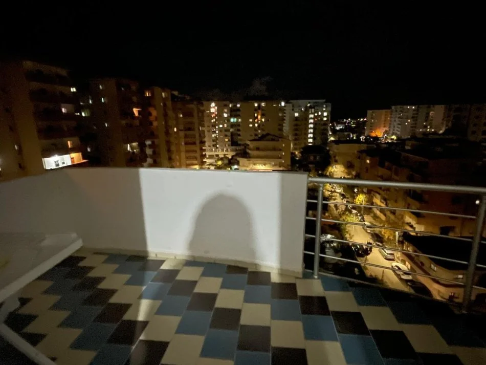 Vlore, jepet me qera apartament 1+1 Kati 8, 70 m² 250 € (Skele afer "Rosman Lala")