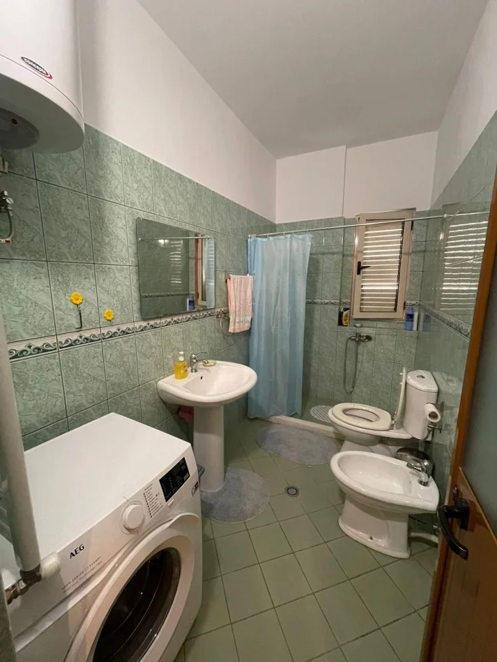 Durres, jepet me qera apartament 2+1+Ballkon Kati 6, 95 m² 450 € (Kazazi| Ish Rajoni)