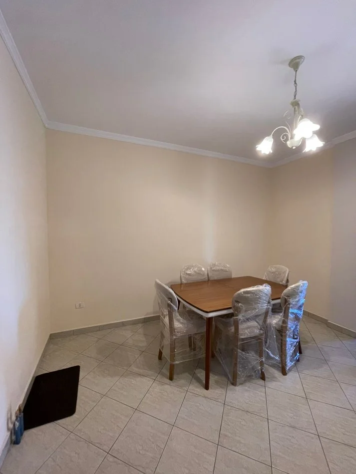 Durres, jepet me qera apartament 2+1+Ballkon Kati 6, 95 m² 450 € (Kazazi| Ish Rajoni)