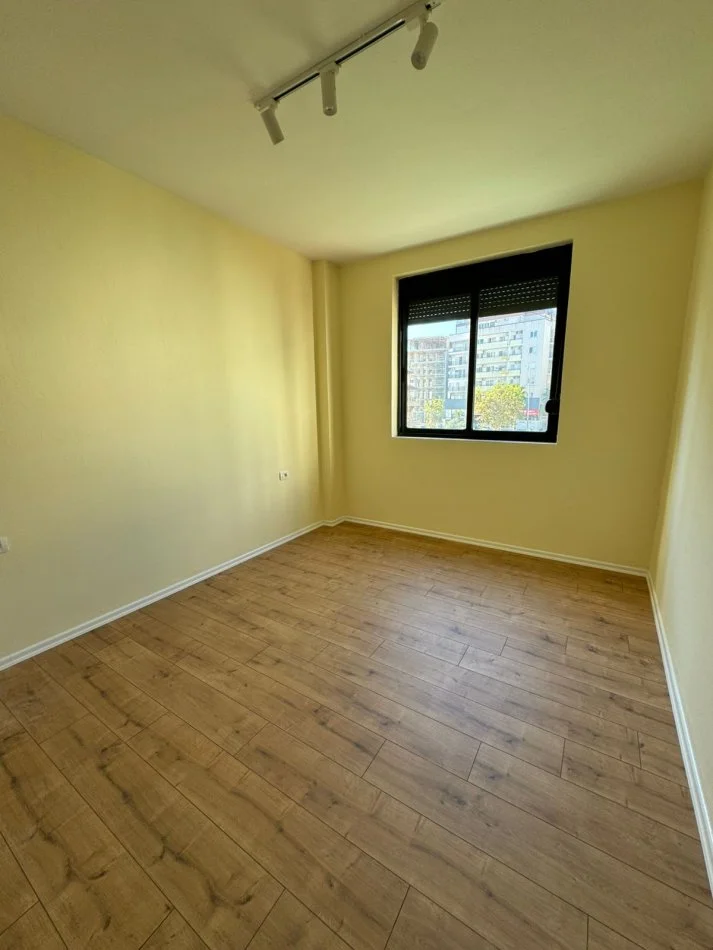 Durres, shitet apartament 2+1+Ballkon Kati 2, 84 m² 98.000 € (Rruga Pavaresia)