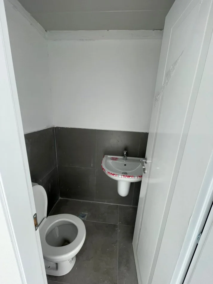 Tirane, jap me qera Kati 0, 30 m² 450 € (ASTIR)