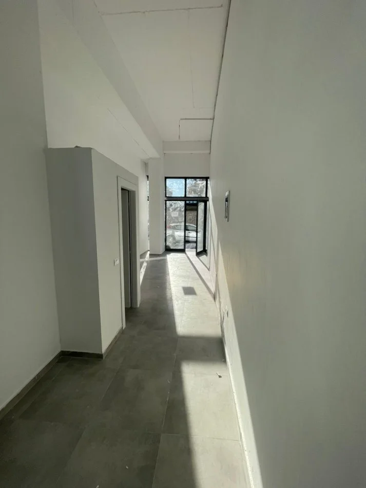 Tirane, jap me qera Kati 0, 30 m² 450 € (ASTIR)