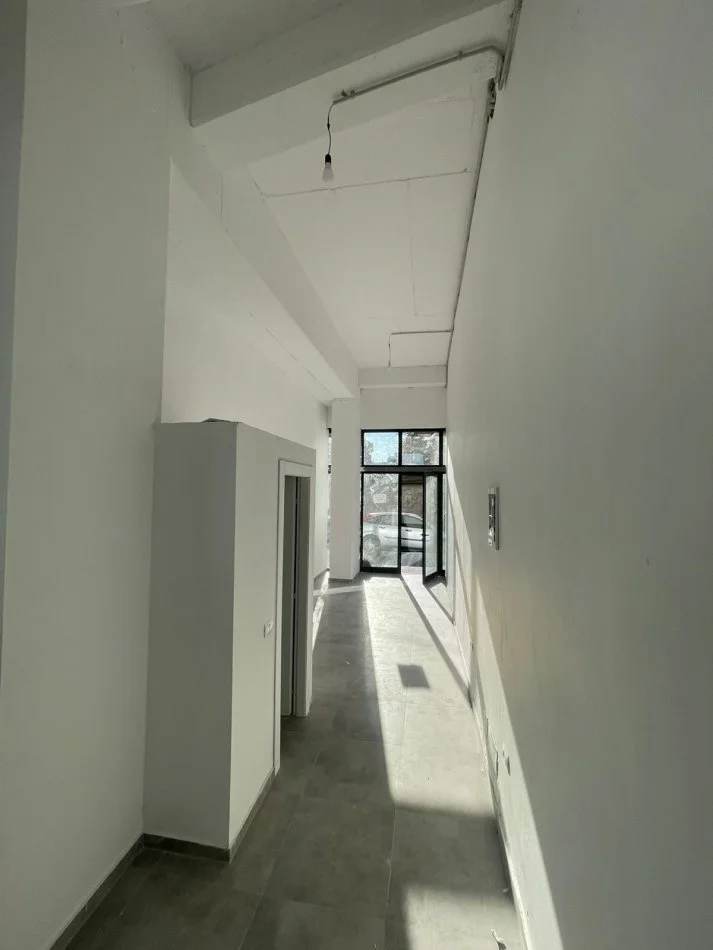 Tirane, jap me qera Kati 0, 30 m² 450 € (ASTIR)